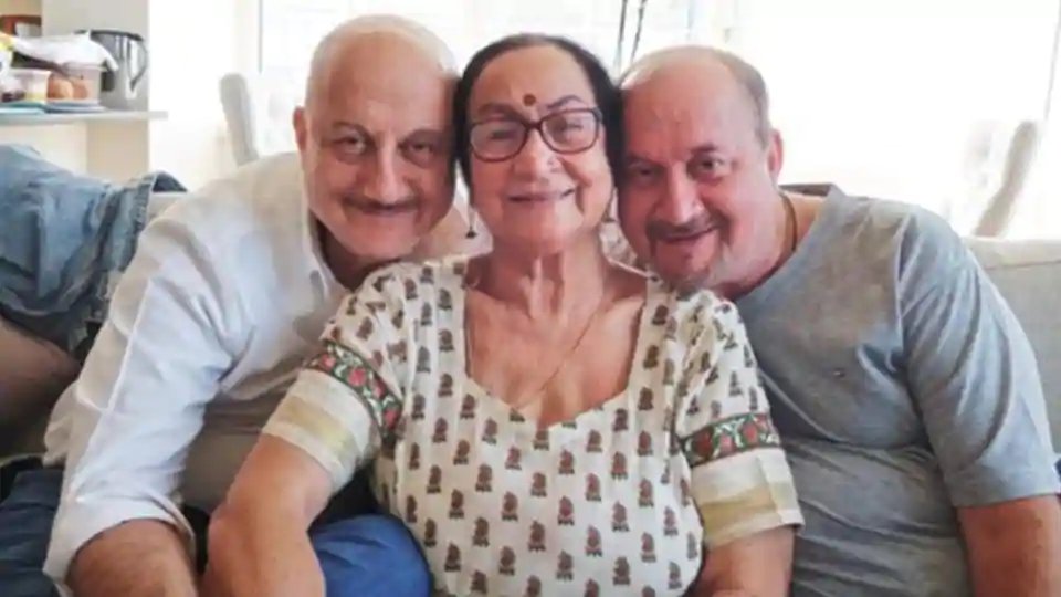 Veteran actor #AnupamKher (@AnupamPKher) has shared that his mother Dulari, brother #RajuKher and two other family members have tested positive for #COVID19.

#COVID #coronavirus