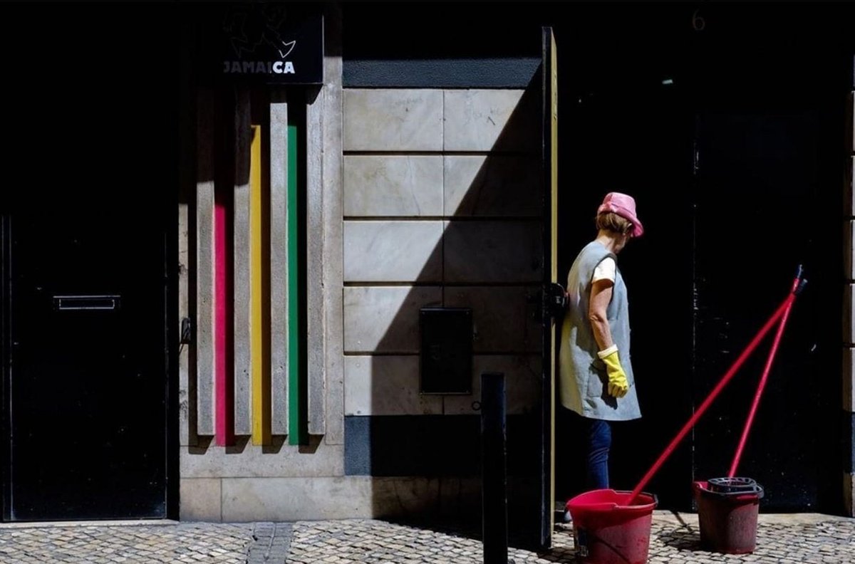 Shot a few years ago in Lisbon. #streetphotography #photography #lisbon #pinkstreet