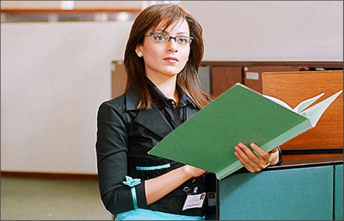  #KanganaRanaut did a small but important role in  #LifeInAMetro! Her curls were gone n we saw how pretty she can look in straight hair! Her character was sleeping wt her boss n was roommate to boss’ wife’s sister! But not once I felt tht she was a vamp or negative character!