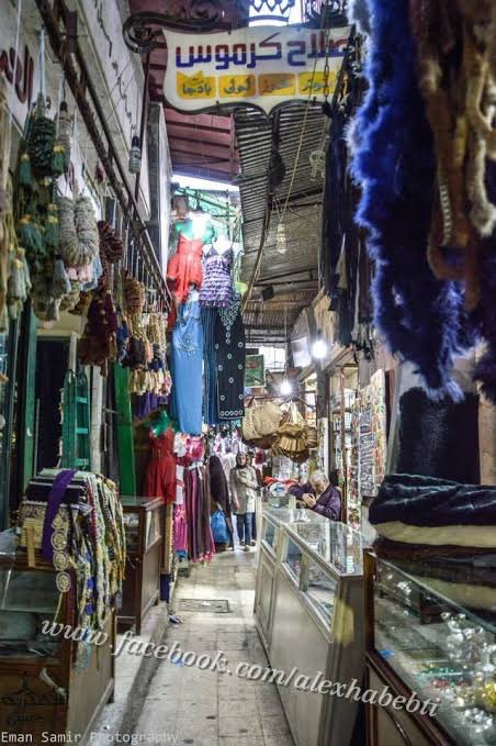 زنقة الستات
أحد أشهر الأسواق بمدينة الإسكندرية،معروف ببيع المستلزمات النسائية

اكتسبت اسمها لضيق شوا...