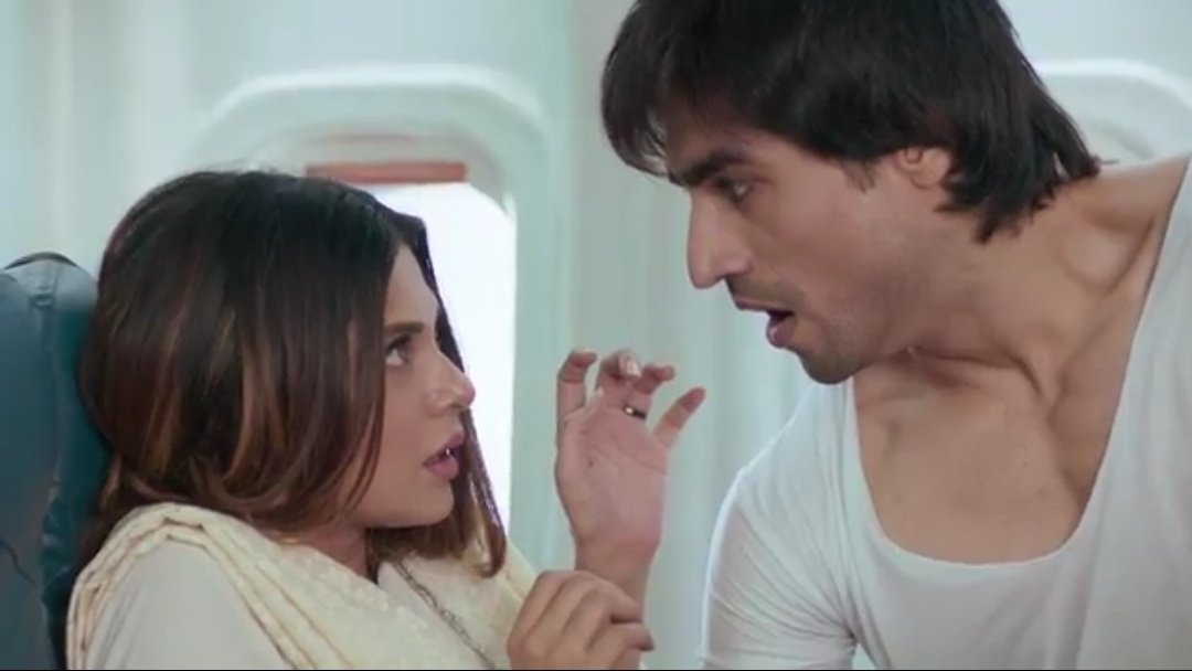 those scratches look like lipstick swatches  zoya scratched him gooooood   #bepannaah