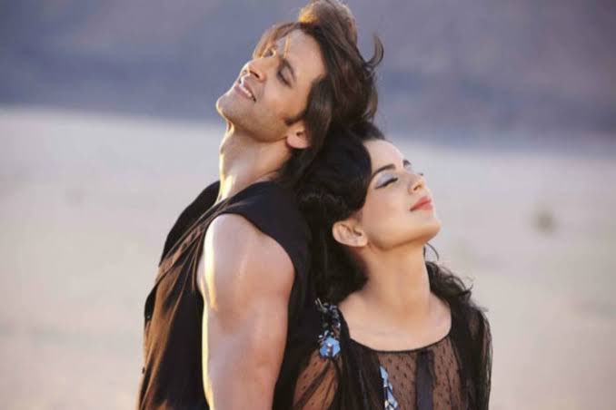  #KanganaRanait ws adamant not to work wt Roshans after being sidelined in Kites! But she did  #Krissh3 after much persuasion!She played a negative role wt weird hairdos; the love n longing in her eyes fr Hrithik’s character couldn’t be missed! She stole th movie in her small role