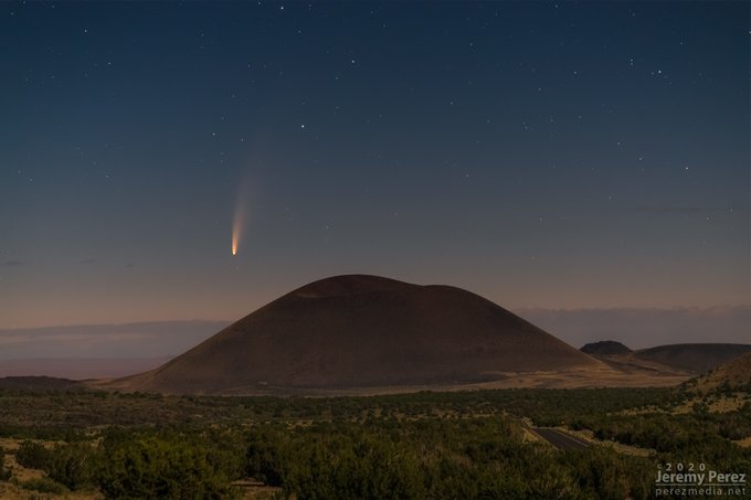 Stunning Image of Comet NEOWISE