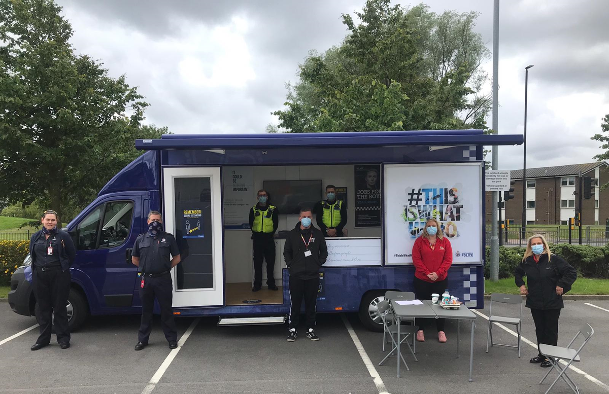 Tyne_Wear_FRS's tweet photo. This week, Brian and Amanda from @safetyworksuk joined @northumbriapol and Play In Newcastle at a community event in West Denton. We're often out and about with our partners, helping to keep you safe. If you see us in your area, please say hello! 👋 #CreatingTheSafestCommunity https://t.co/5UvqPczKAJ