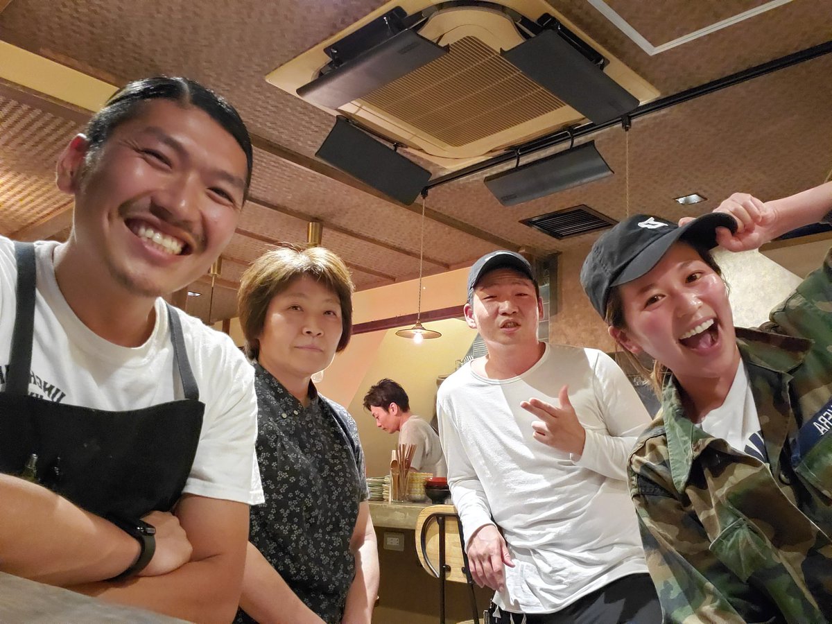 mujina0627's tweet photo. 京都ロジウラTV さん
に兄が店長勤めさせていただいてる
『KELP』さんが取材されました★
https://t.co/zfgiWwVCj0
ハーレー企画の時に母とわさびちゃんといってきてほんまうまかったポテサラもなんと通販始まるみたいですー！
小谷店長おきばりやすぅ～🐤 https://t.co/wKaLoAIUbV