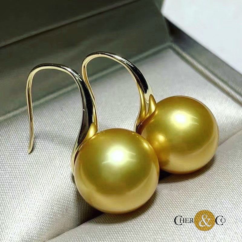 CherandCo's tweet photo. An outstanding south sea golden pearl(10-10.5mm) and 18k gold earrings ordered by our customer for wedding anniversary gift 🎁💕

#naturalpearl #earrings #pearljewellery https://t.co/thygDHYKSe