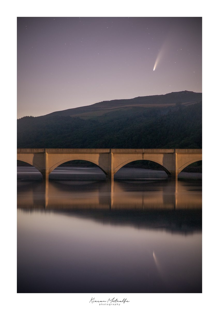 Ashopton Comet | <a href="/peakdistrict/">Peak District National Park</a> 

Very chuffed with how this one came out. Spent ages trying to think of a bit of foreground facing north in the Peak... the edges all seem to be just off true!

Walked 9 miles around a few locations, and not been to bed, but worth it!

<a href="/LetsGoPeak/">LetsGoPeakDistrict</a>