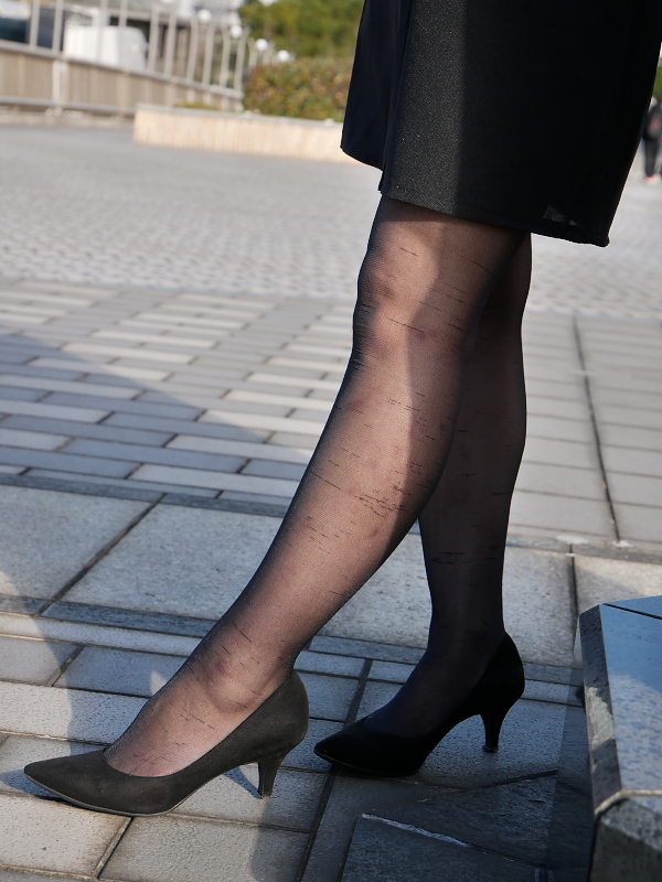 rokushin's tweet image. 女幹部のコスプレ変装（女幹部の中の人が着替えて暗躍する）や正体明かしシーン大好きな私が改めて編集してみた
足元から登場してパンアップ→衣装を引き抜きで脱ぎ捨てて正体明かし