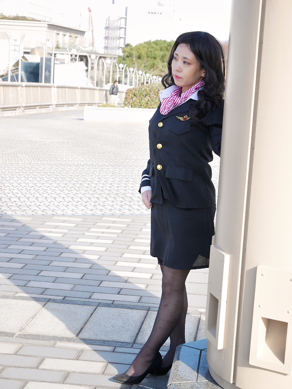 rokushin's tweet image. 女幹部のコスプレ変装（女幹部の中の人が着替えて暗躍する）や正体明かしシーン大好きな私が改めて編集してみた
足元から登場してパンアップ→衣装を引き抜きで脱ぎ捨てて正体明かし