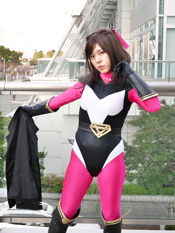 rokushin's tweet image. 女幹部のコスプレ変装（女幹部の中の人が着替えて暗躍する）や正体明かしシーン大好きな私が改めて編集してみた
足元から登場してパンアップ→衣装を引き抜きで脱ぎ捨てて正体明かし