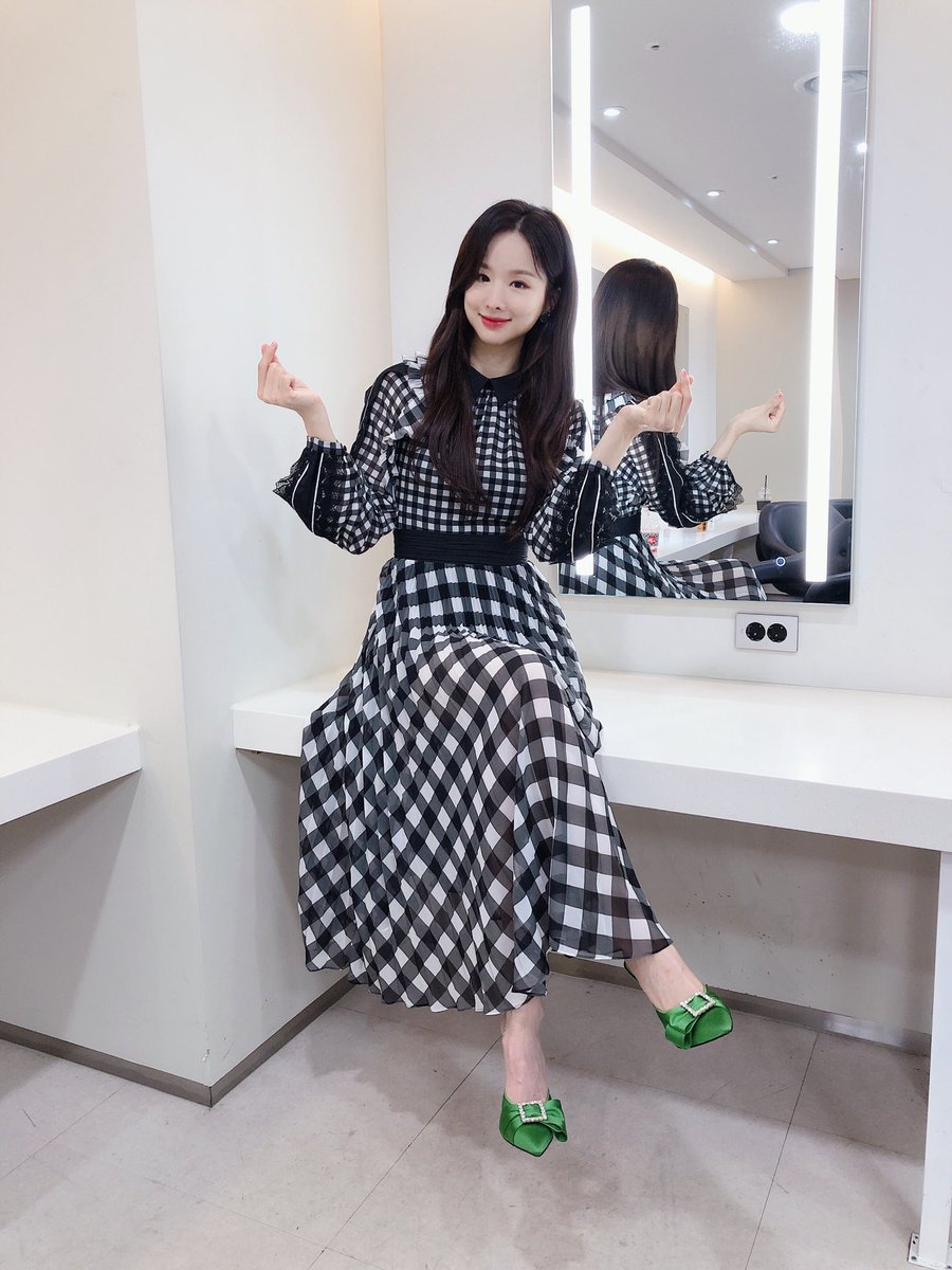 Solji__Official's tweet photo. 잠시 후 6시🕧 
#KBS1 #열린음악회 보면서
솔지 노래 들어요~🎧

솔지(Solji) - 오늘따라 비가 와서 그런가 봐(Rains again) 

#솔지 #solji #오늘따라비가와서그런가봐 #Rainsagain https://t.co/3rBm5wPipX