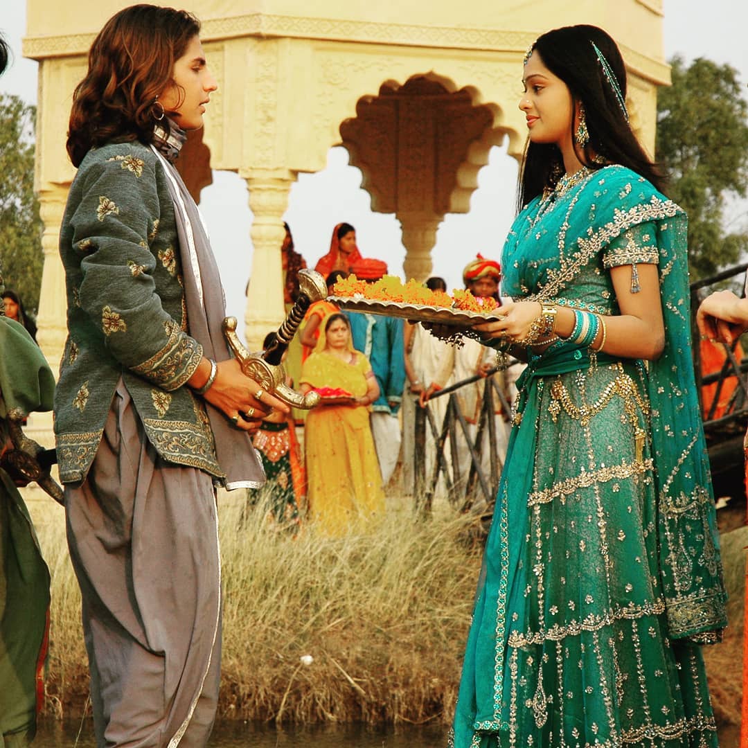 Mahekpolra_16's tweet photo. Tu hi dhup, tu hi chaya,
Tu hi apna paraya,
Aur kuch na janu me,
Bas itna hi janu,
Tujme rab dikhta he yara me kya karu,
Sajde sir jhukta he yara me kya karu...
#prithvirajchauhan
#priyoforever https://t.co/wX9Yu9K67q