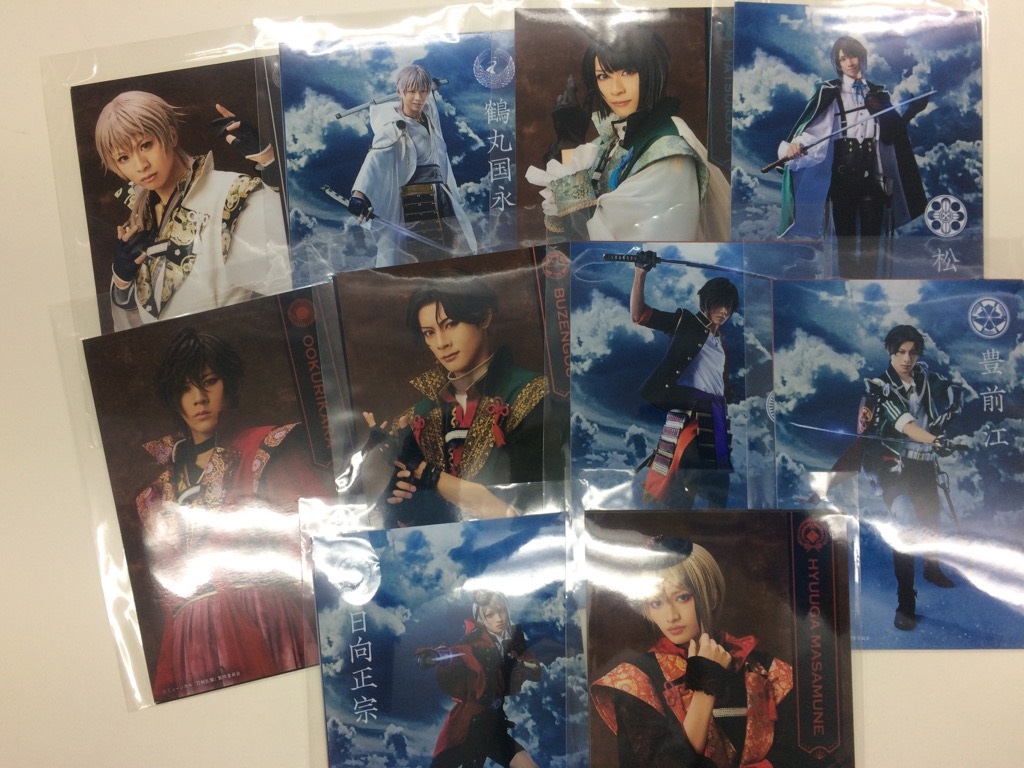 O Xrhsths K Books キャスト館 Sto Twitter 鶴丸国永 役 岡宮来夢 さん 松井江 役 笹森裕貴 さん タペストリーも入荷しました 以前よりお求めやすい価格にお値下げしております お求めの主は Kbooks キャスト館 へ 刀剣乱舞 とうらぶ ミュージカル