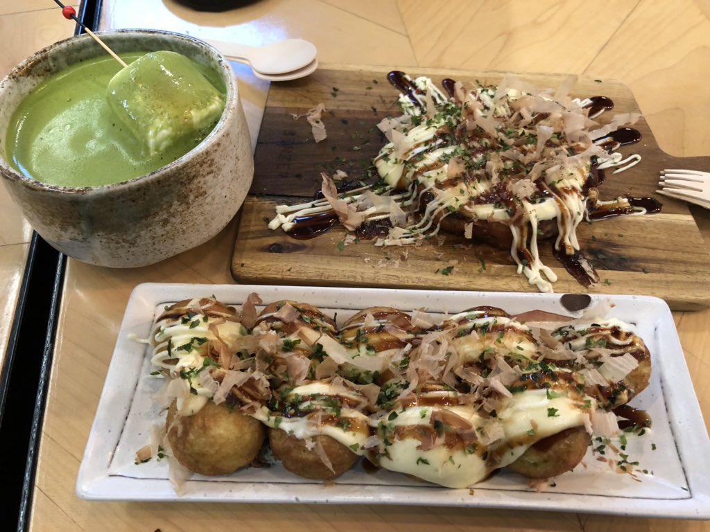 BERRY_fifa_'s tweet photo. 友達にお好み焼きとたこ焼き食べてもらったけど、反応はまあまあ
今度はラーメンにチャレンジ🍜 https://t.co/OXJyCJgijj