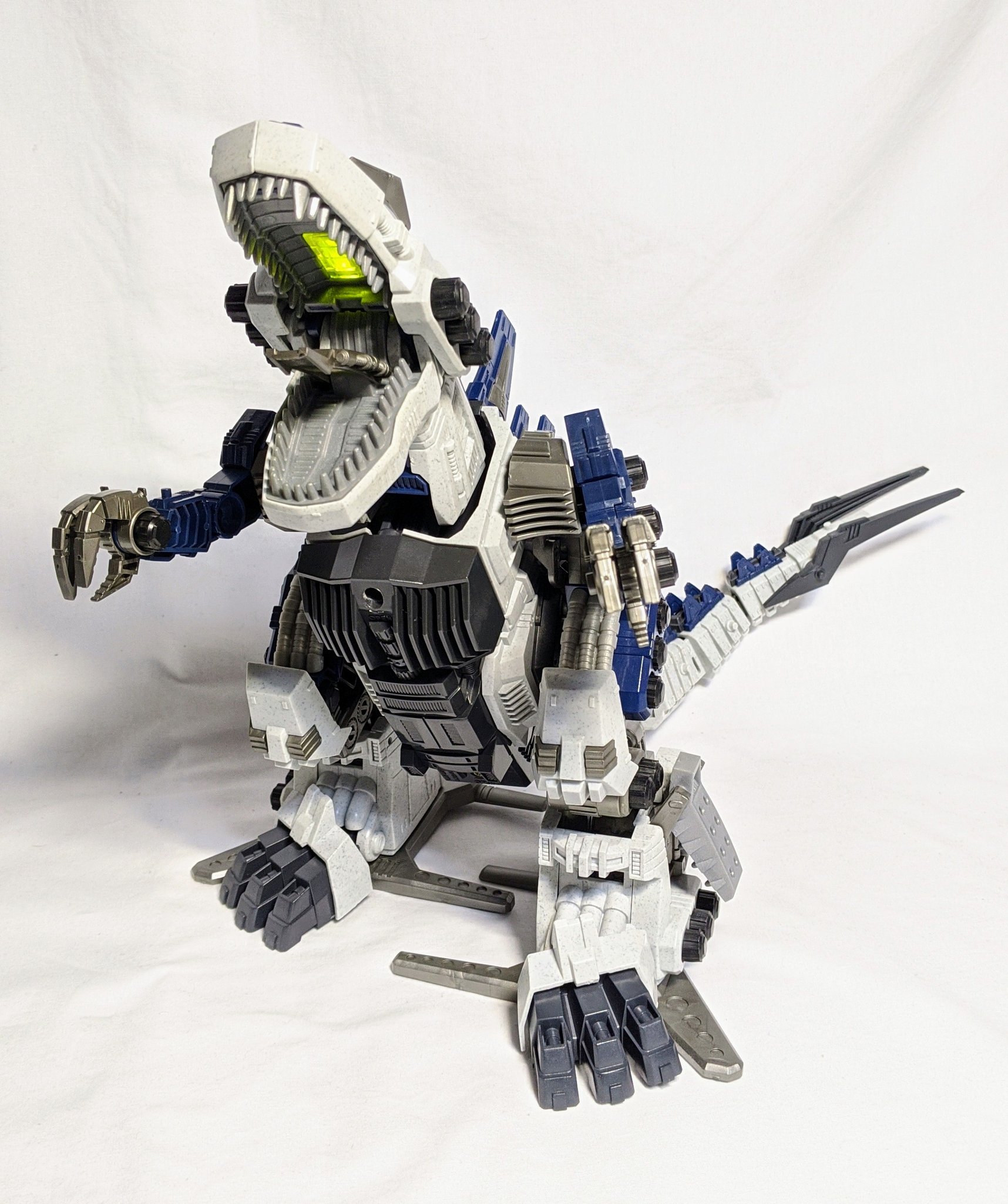 からくり粉 今回紹介の旧ゾイド ゴジュラスギガ 細かいパーツによる色分けが多くカバーパーツで内部のおもちゃっぽさを極力見せないようにしてるのがスゴイ 格闘モードと追撃モードに姿勢が変わりライトとサウンド切り替わるという開発陣の本気度がヤバい からくり粉 今回紹介の旧ゾイド ゴジュラスギガ 細かいパーツによる色分けが多くカバーパーツで内部のおもちゃっぽさを極力見せないようにしてるのがスゴイ 格闘モードと追撃モードに姿勢が変わりライトとサウンド切り替わるという開発陣の本気度がヤバい