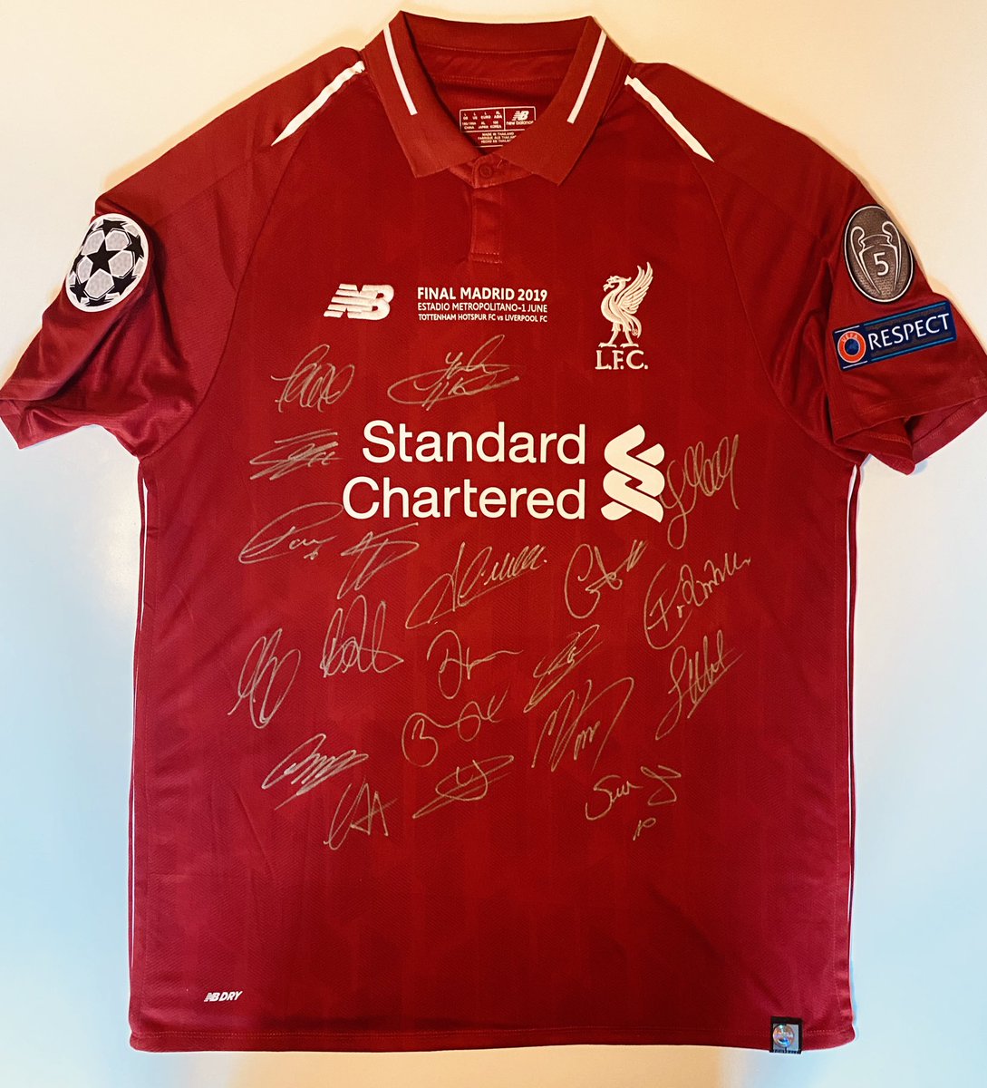 fotbollmotals's tweet photo. 19:00 ikväll går auktionen ut för den signerade Liverpool-matchtröjan från säsongen 18/19. Alla pengar går oavkortat till Ulla-Carin Lindquists stiftelse för ALS forskning.
Buda och var med i kampen mot ALS ❤️🤍
https://t.co/96R8MClFzA https://t.co/q3l22fgBoR