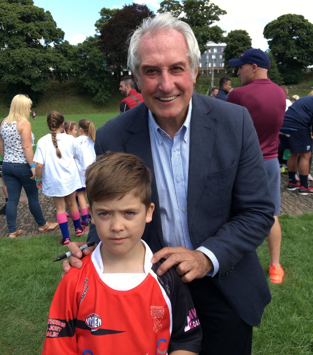 Hughes5Michelle's tweet photo. Happy Birthday Sir Gareth Edwards #cardiff_blues #wru #bbcscrumv https://t.co/fH6l0OaBMh