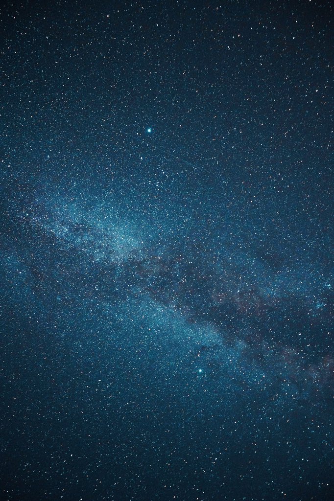davidolivas's tweet photo. Ayer por la noche agarré la cámara y me fui a una cala, estaba yo solo junto a un cielo lleno de estrellas. Aquí tenéis la foto. https://t.co/QjKyIfeNnu