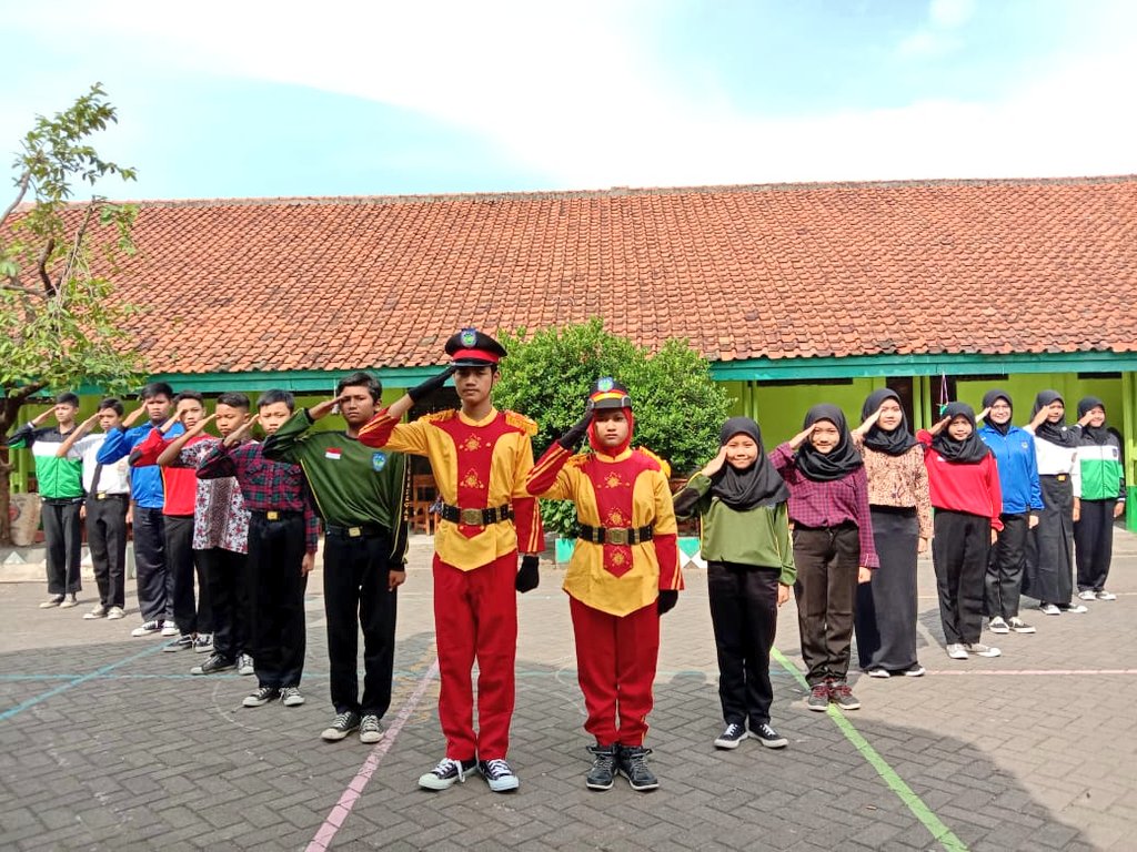 Lasdegas41's tweet photo. belajar variasi formasi, baris berbaris, kekeluargaan,dll. Mari bergabung dalam keluarga besar PASKIBRA SMP Mutiara Mandiri (LASDEGAS) Laskar Dewi Garuda Sakti. Jika kalian berminat Hub. Nomor di bawah ini!
0855-8032-717 (WA)
0896-5910-0682 (WA)
#paskibraka
#smpmm_41
#ang8_isyou https://t.co/S0agBObNXy