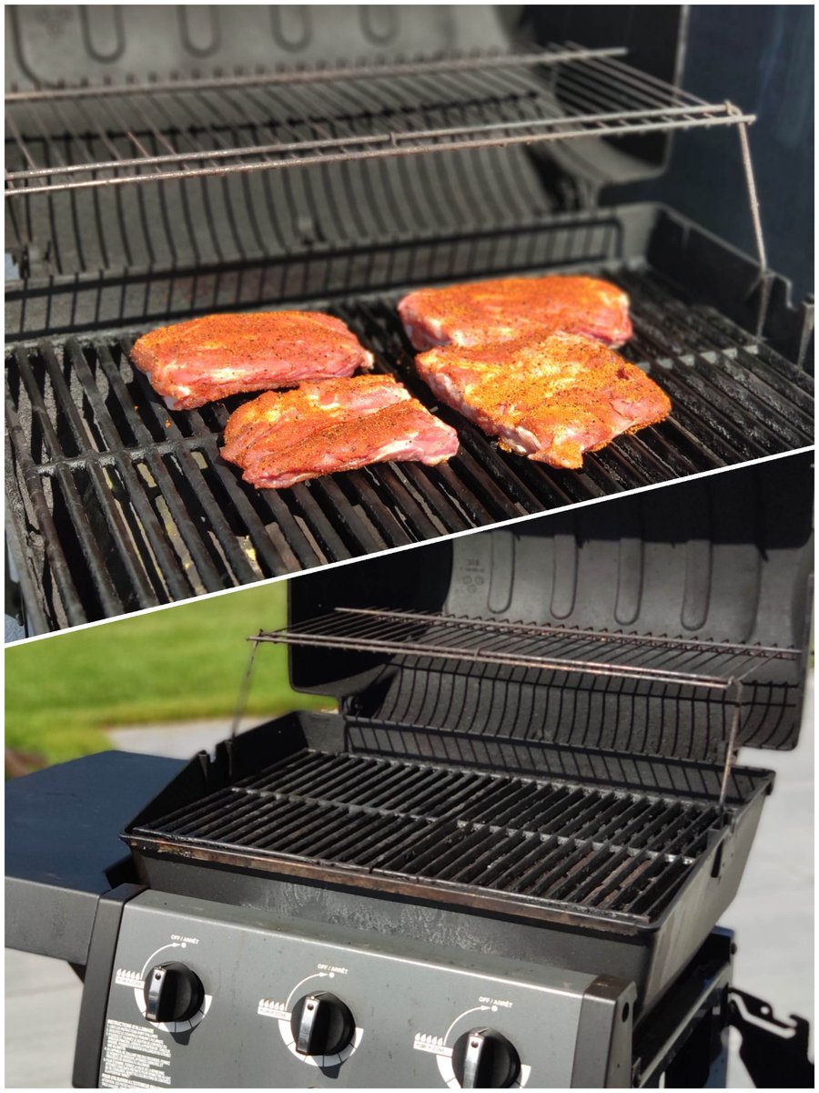 Spass_im_Garten's tweet photo. Mein #WayToRibs 
Schritt 2 - #Ribs smoken: 
Grill vorbereiten. Mein alter, einfacher #BroilKing Gasgrill ist immer noch top.
Auf 120 Grad einstellen &amp; ein paar Raucherchips auflegen. Je nach Bedarf. Geht aber auch ohne.
Jetzt die Rips für 3 Std grillen/smoken. #BBQ #Spareribs https://t.co/cYHe1uFcDc