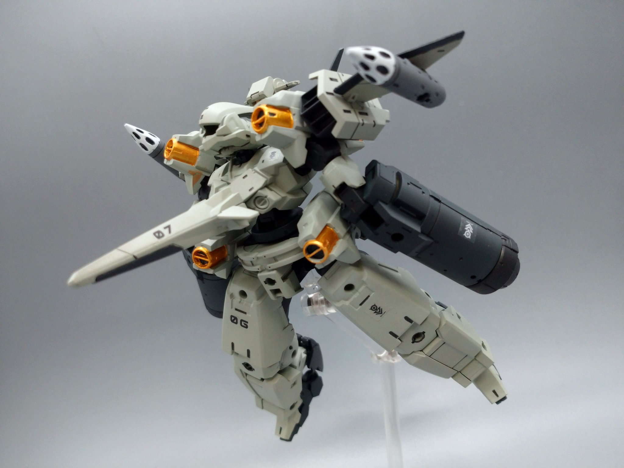 しもん オリジナルエグザマクス 強行偵察型シエルノヴァ ベクター 完成しました ある壊滅した部隊の機体を 共食い整備で改修したシエルノヴァ 敵軍のパーツも使用されている 索敵能力が強化され偵察機として開発されたが 実質的な特攻機である 以下続く