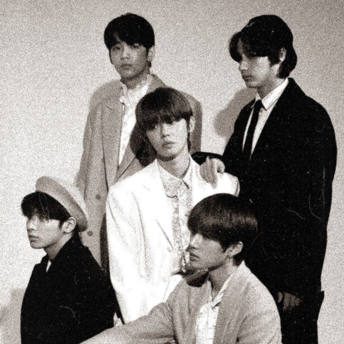 gldenbin's tweet photo. @TXT_members as 70s heartthrobs 

[ a short thread ] https://t.co/H58scHvDNq