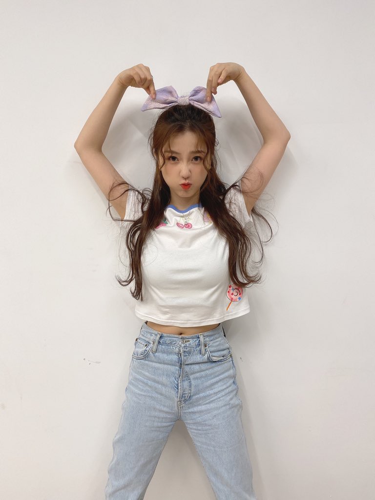 hdys_official's tweet photo. Check out Esther Yu’s summer look in a fruit and floral print crop top from the Hstyle × Leaf Xia “Fantastic Wonderland” collection for fashion inspiration. So cute😊 #hstyle #leafxia #yushuxin #韩都衣舍 https://t.co/0w08WK0ZAS