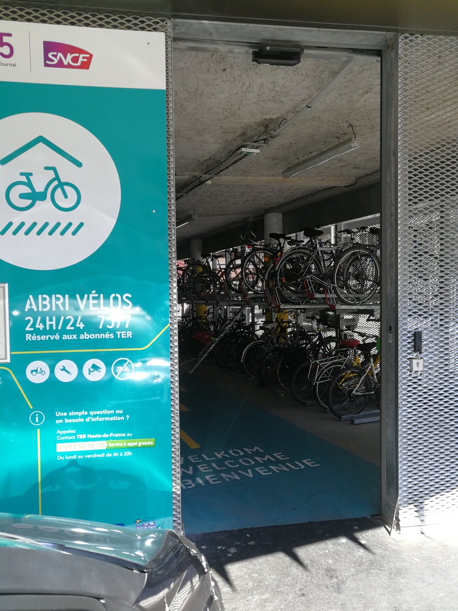 Bonjour <a href="/TERHDF/">TER Hauts-de-France</a> <a href="/ilevia_actu/">ilévia</a> peut être que quelque chose m'échappe mais le but de ce local a vélos n'est il pas de rester fermer pour éviter les vols ?