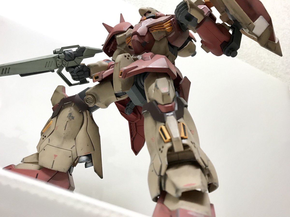 Lilya Hgucメッサーf01型 完成 改造 というかブチ穴を一部除いて開口したぐらいのほぼ素組みで 以前組んだペーネロペーと合わせる形でデカール盛り盛りで汚してみた 手が設定以上にかなり大きい上にちょっとアレだし 足も旧デザインの方が好きなのだが