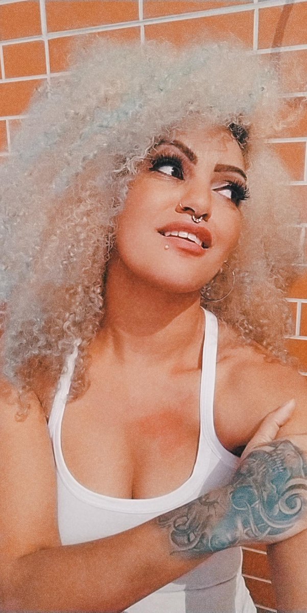 Peneloppyb's tweet photo. O tristeza, 5 meses sem fazer um jobin,sem ouvir um "temos" sem ouvir "atenção figuração" eu tô bem não 🥺😓😒 https://t.co/Ui0UouWymJ