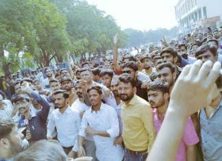 YAJadeja's tweet photo. શિક્ષક કભી સાધારણ નહિ હોતા. આજે ફરી વિદ્યાર્થીઓએ સાબિત કરી બતાવ્યું.

વિદ્યાર્થીઓના મુદ્દે જાતિવાદ કે રાજકારણ મને આજે પણ પસંદ નથી.

હું ""મુદ્દા"" સા��ે જોડાયેલ છું.મુદ્દાનું નિરાકરણ માટે પ્રયત્નો રહશે. લાખો વિદ્યાર્થીઓના સપના જોડાયેલા છે.

I_M_Always_With_My_Students https://t.co/qhWElJkyK3