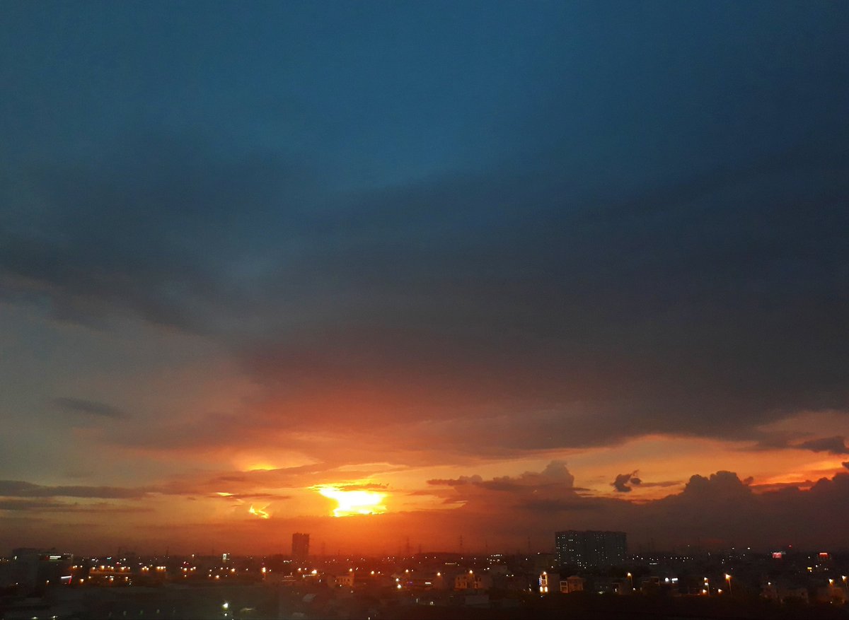 TuCau089's tweet photo. #hoanghon #Sundown #AtHome https://t.co/1EJS8GvlaQ
