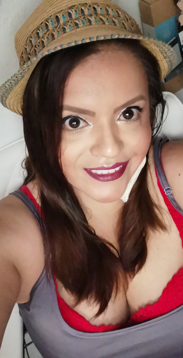 Lausolve's tweet image. 🌹Feliz Domingo🌹
A estudiar🤓