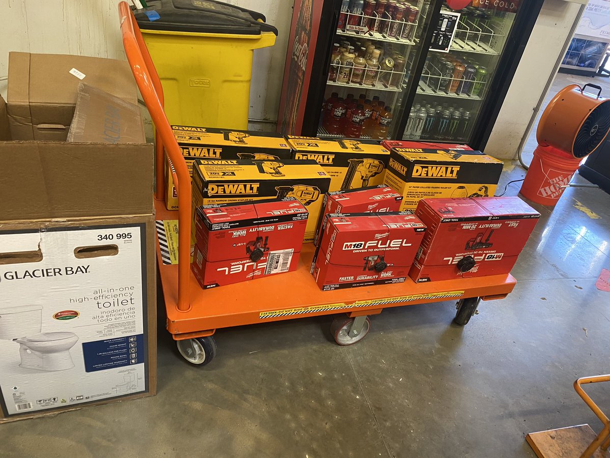 $3400 box stuff recovery this morning for Drew at our service desk! WOW! 🤩 LISA is still alive and well during this pandemic! Don’t let your guard down! Staying diligent at 8445! Great job Drew! 👊🏼💣💥 #Team8445 #SWBEST