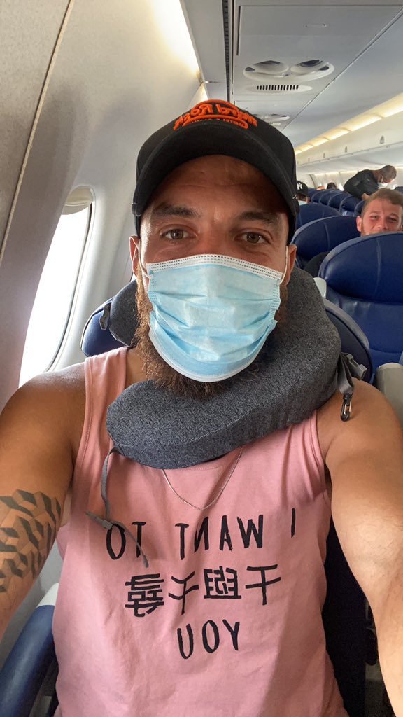 ✈️