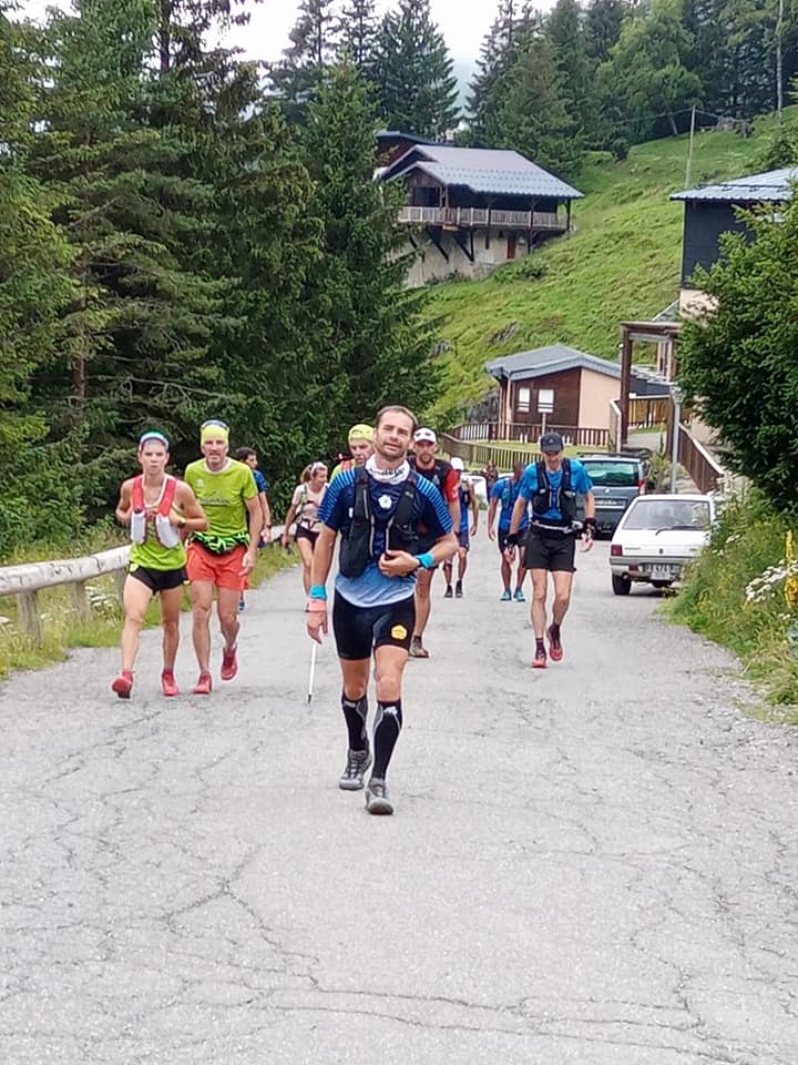 Erik Clavery ambassadeur <a href="/MeltonicSport/">Meltonic</a> en avance sur le record de la traversée des Pyrénées à pied. Le champion du monde de trail 2011 s'est élancé de Banyuls dimanche soir. Il devrait rallier Hendaye mercredi, avec 2 jours d'avance sur le record. Enorme ! #trailrunning #trailer