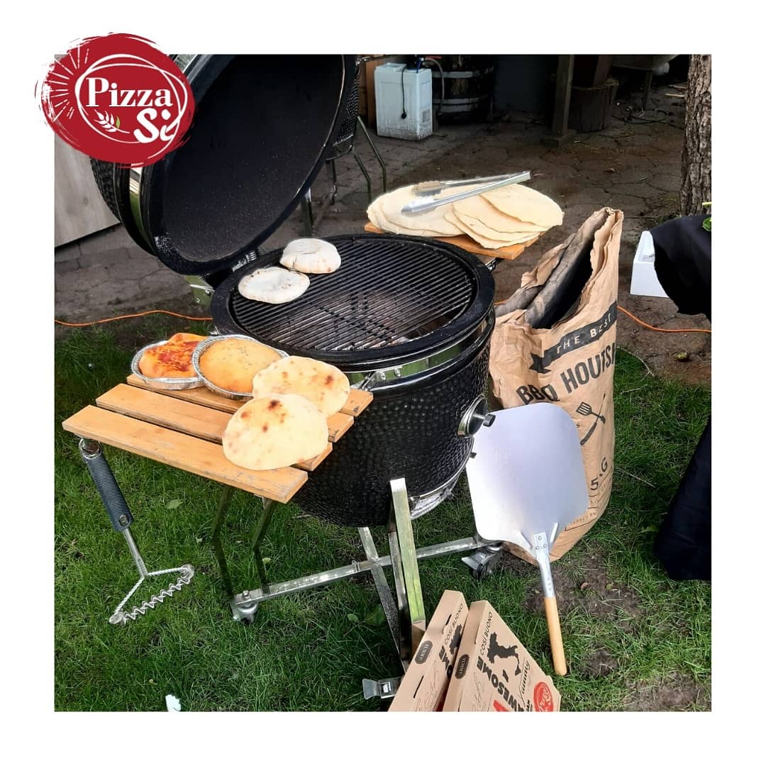 PizzaSiGroup's tweet photo. Our products getting a photo shoot this weekend ๐ ๐ ๐ Perfect weather for a Pizza on a BBQ what do you think?? #InPizzaWeCrust #PizzaSolutionโ https://t.co/Dh14AXWYfc