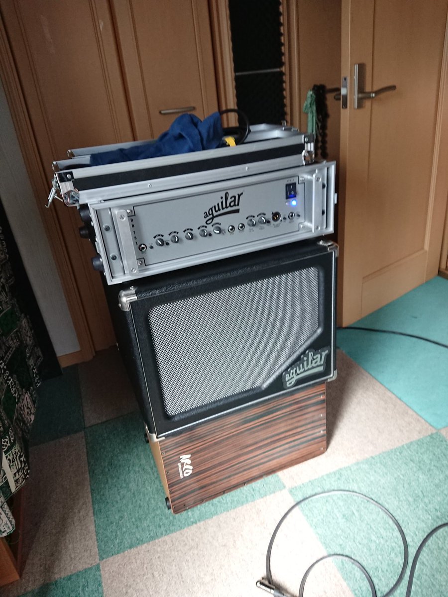UkeBs's tweet photo. 数日前から何も繋いでないのにチリチリといや~な感じのノイズが発生。
昨日、今日で10時間位ガッツリ鳴らしたら何故かノイズが消えた。
原因は何だろう??
修理に出すか否か思案ちう。
#ベースアンプ #bassamp #aguilar #aguilaramp #db751 #aguilardb751 https://t.co/s8nds57uXJ