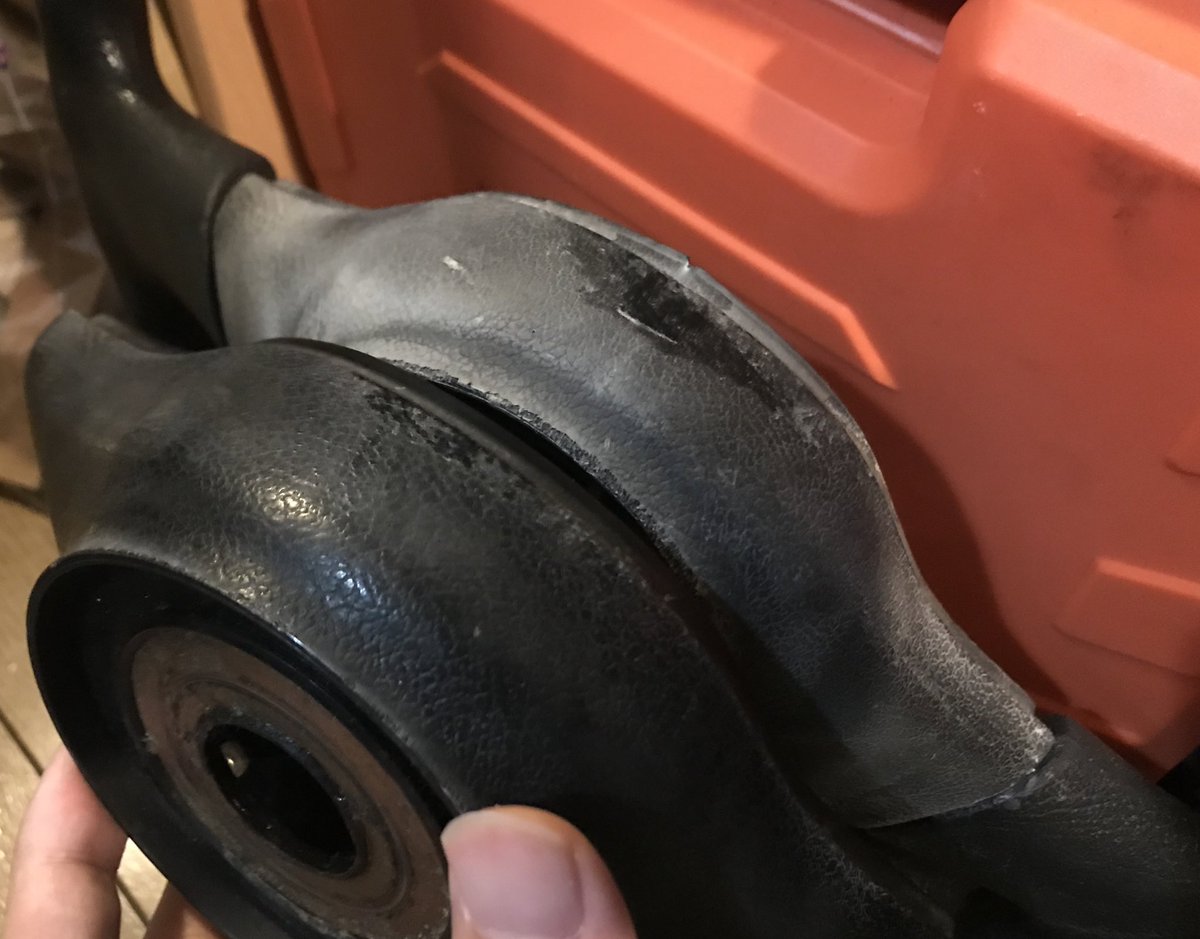ひび割れだらけの程度下(？)のハンドルに程々にくたびれたハンドルのここだけ移植してみた