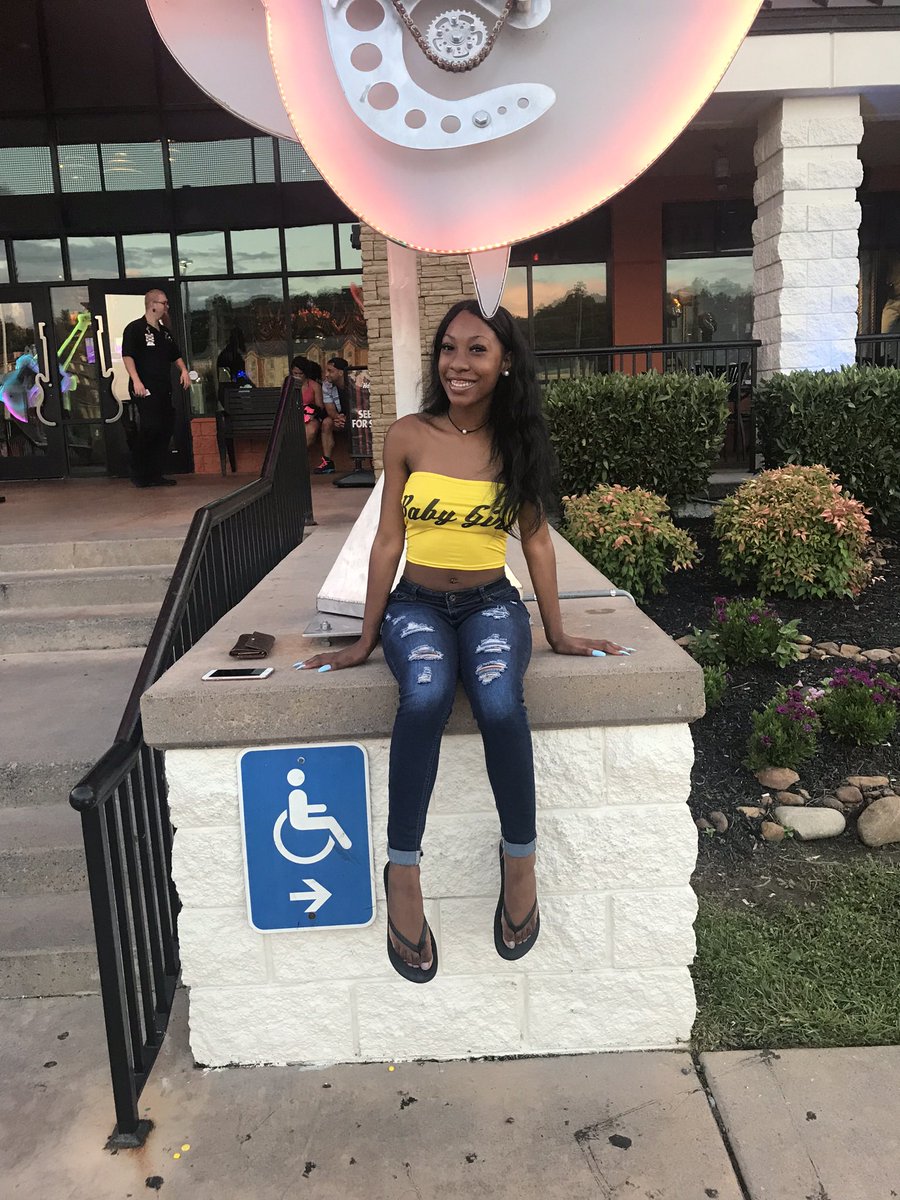 Shaaaiaaanee's tweet photo. #whoswhoatkysu 
𝐻𝑒𝑦𝑦 𝑦𝑎𝑙𝑙 
✰𝑁𝑎𝑚𝑒:𝑆ℎ𝑎𝑖𝑎𝑛𝑒
✰𝑆𝑜𝑝ℎ𝑜𝑚𝑜𝑟𝑒
✰𝐿𝑒𝑥𝑖𝑛𝑔𝑡𝑜𝑛 𝐾𝑦 📍
✰𝑓𝑎𝑚𝑖𝑙𝑦 𝑟𝑒𝑙𝑎𝑡𝑖𝑜𝑛𝑠 𝑚𝑎𝑗𝑜𝑟
✰𝑚𝑦 𝑑𝑚𝑠 𝑜𝑝𝑒𝑛 𝑓𝑜𝑟 𝑛𝑒𝑤 𝑓𝑟𝑒𝑖𝑛𝑑𝑠ℎ𝑖𝑝𝑠,𝑠𝑢𝑝𝑒𝑟 𝑛𝑖𝑐𝑒 
✰𝑘𝑦𝑠𝑢 𝑐ℎ𝑒𝑒𝑟

𝐹𝑜𝑙𝑙𝑜𝑤 𝑚𝑒💋 https://t.co/UGGsPlZFkY