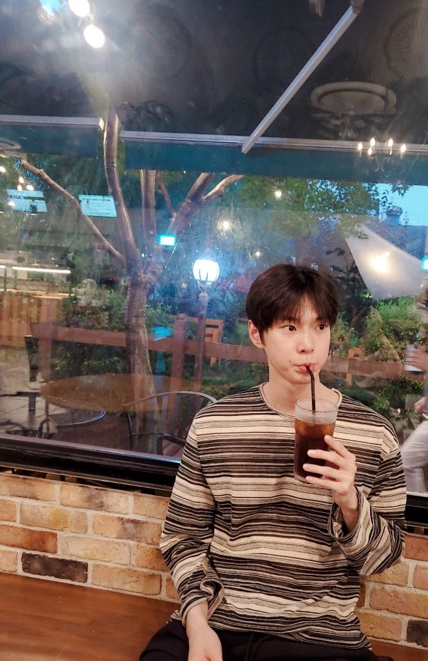 EcuKsXLUYAAO-ad?format=jpg&name=orig