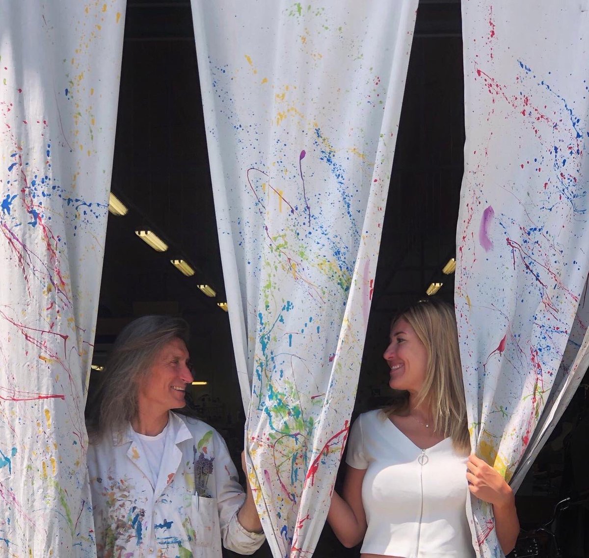 Francescadesa_'s tweet photo. La nostra Italia è una #ricchezza.
Lo sono gli #artigiani che la animano. Uno è Stefano che utilizzando i colori della nostra terra crea delle #opere straordinarie. Lui ama l’#Italia e #Trieste e presto vi sarà una grande sorpresa per la nostra città! 🔜 #Conticelli https://t.co/7KCmEUOny8