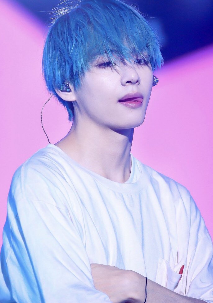 edorra207's tweet photo. We were appreciating tae’s blue hair and you didn’t tell me  #BlueLivesMatter https://t.co/kywU6ZpNNv
