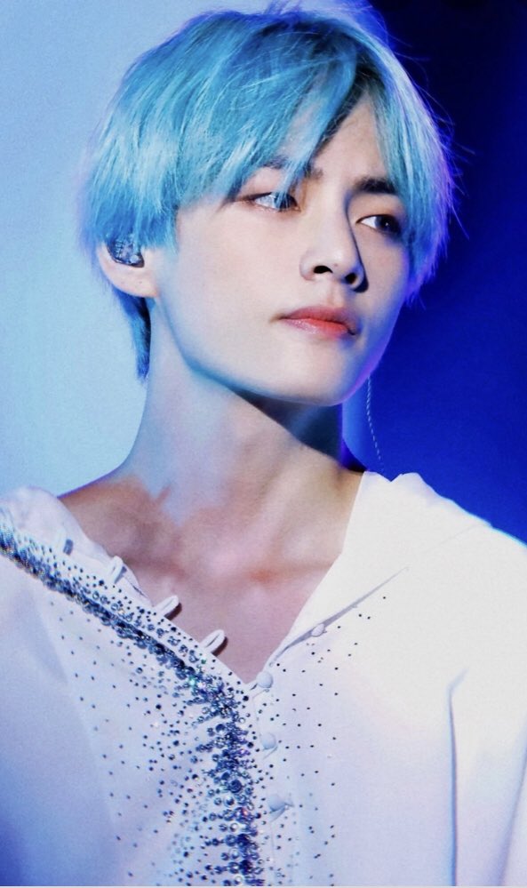 edorra207's tweet photo. We were appreciating tae’s blue hair and you didn’t tell me  #BlueLivesMatter https://t.co/kywU6ZpNNv
