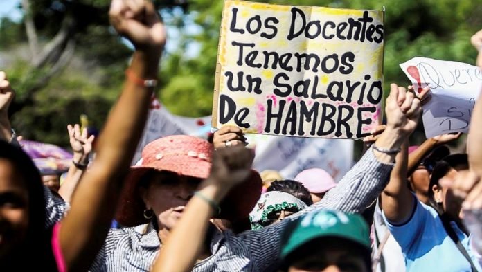 “Misero bono vacacional”, el reclamo de los docentes por la baja remuneración que recibieron ante el fin del año escolar #ENSociedad bit.ly/3fnw5gF