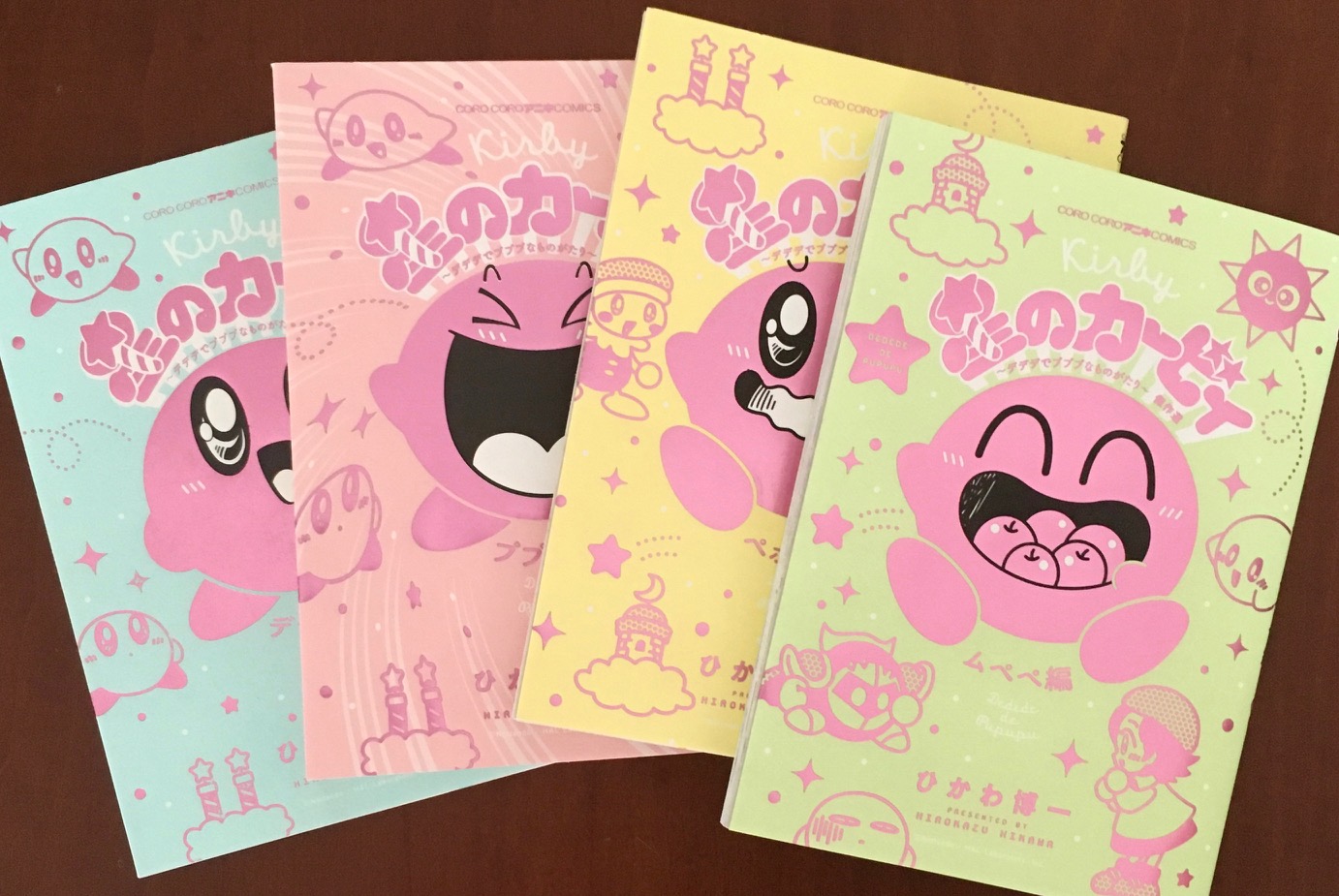 コロコロアニキ 公式 星のカービィ デデデでプププなものがたり 傑作選 第4弾 ムペペ編 アップルグリーンのかわいいカバーで発売しました スカイブルーの デデデ編 ピーチピンクの プププ編 レモンイエローの ペポポ編 全部揃えると