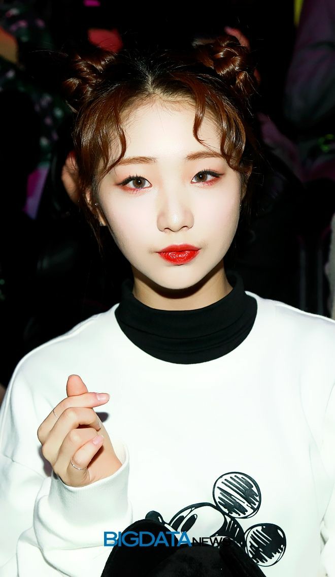 LOONA Yeojin(Im Yeo Jin 2002) {I can't believe we were both born in 2002, I wish I could be as talented as you baby}  #Yeojin  #KissLater  #LOONACON  #LOONA  #GG  #GirlGroup  #girls  #kpop  #kdrama