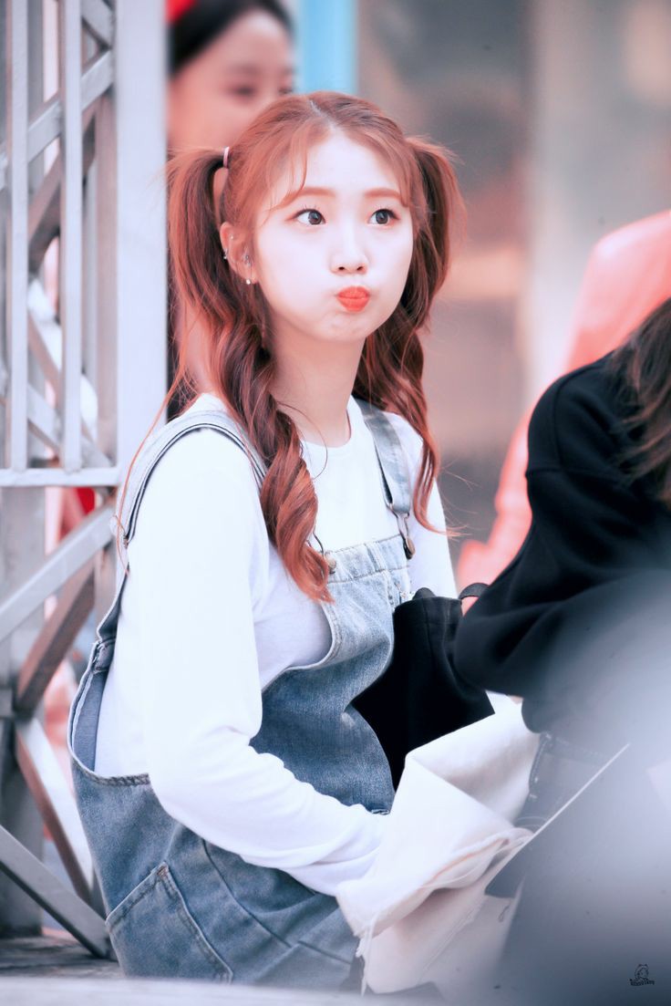 LOONA Yeojin(Im Yeo Jin 2002) {I can't believe we were both born in 2002, I wish I could be as talented as you baby}  #Yeojin  #KissLater  #LOONACON  #LOONA  #GG  #GirlGroup  #girls  #kpop  #kdrama