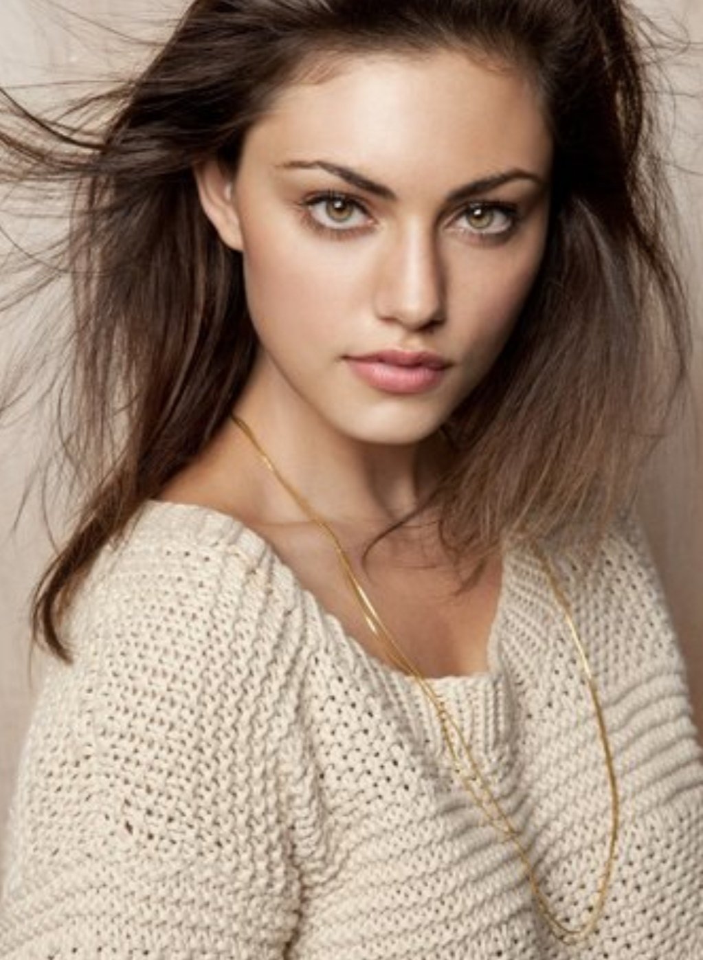 Happy Birthday Phoebe Tonkin!! 