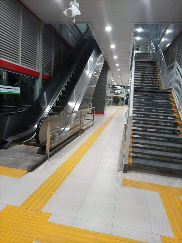zindanmaiQaid's tweet photo. Yayyyyyy!!! 💃💃💃
Peshawar BRT Alhamdulillah in last stages. 
But the people of peshawar will ruin its beauty 😥😥 https://t.co/QVRqzFEevy